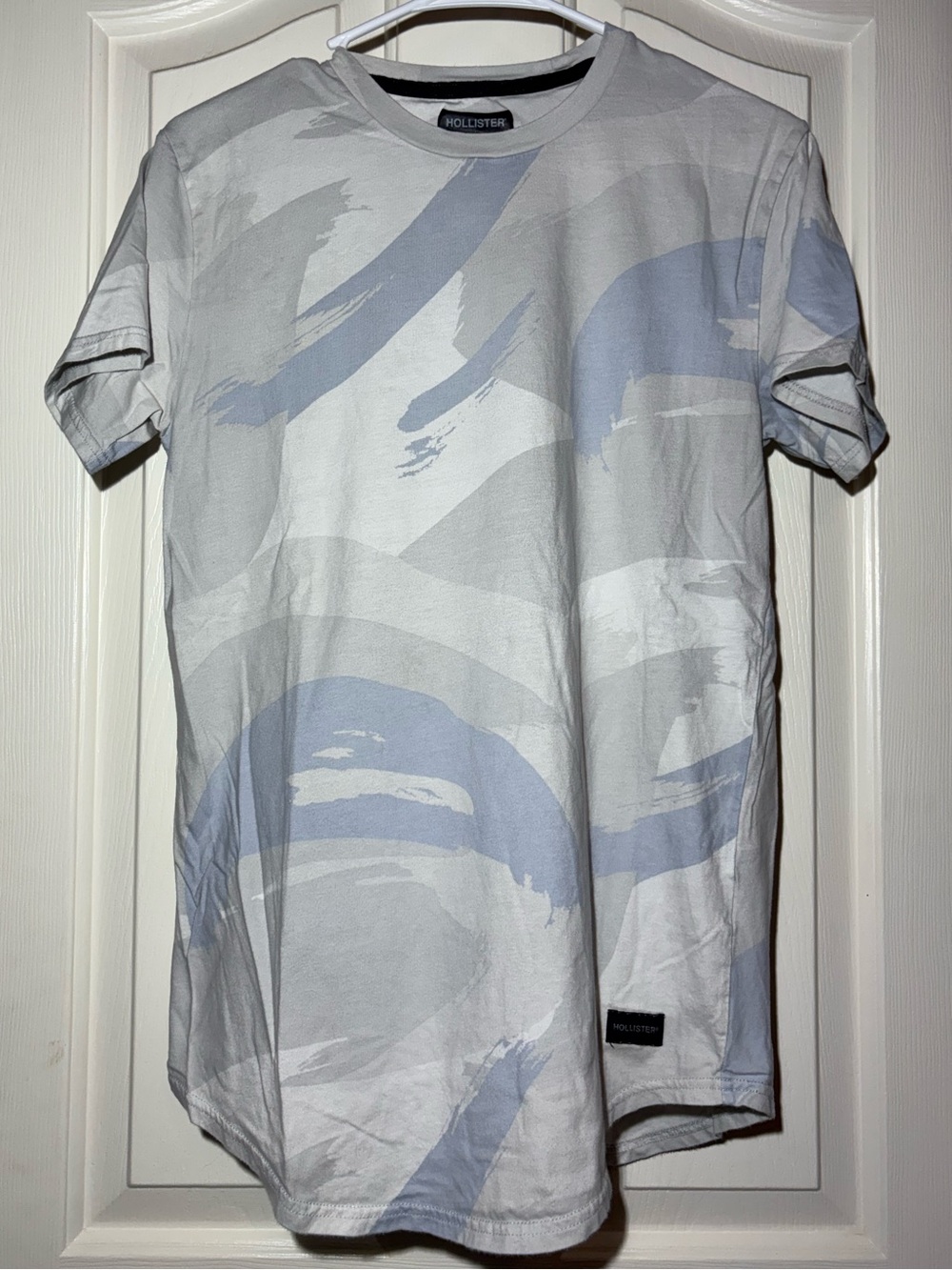 Hollister Light Gray & Pale Blue Abstract Brushstroke Crew Tee